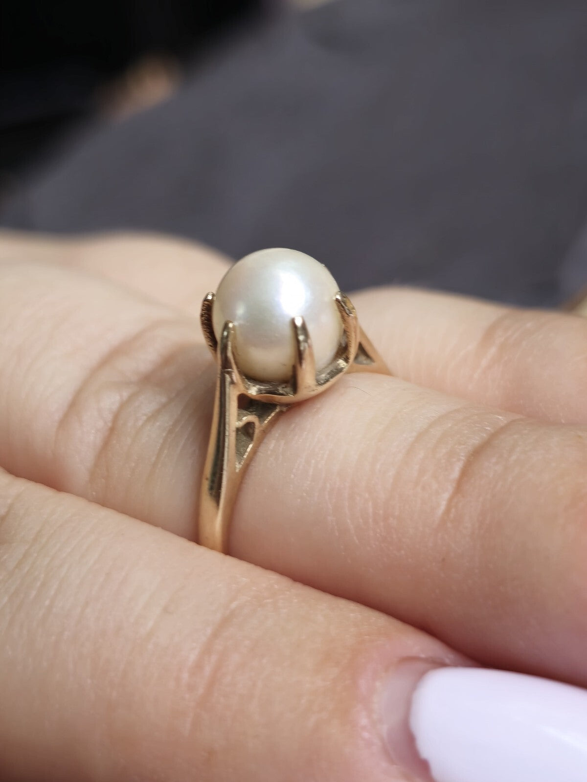 Solid 9ct Yellow Gold Natural Sea Water Pearl Ring Claw Set size M Hallmarked