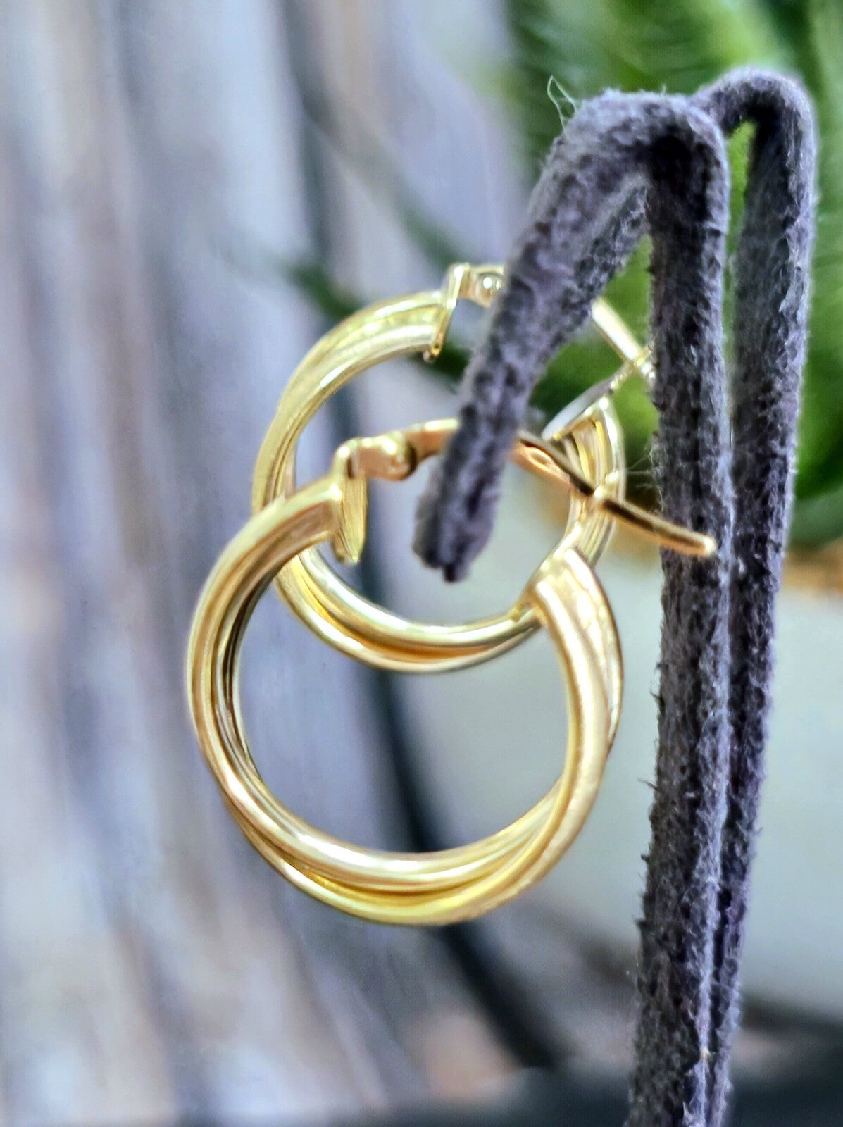 9ct Solid Yellow Gold Crossed Hoop Earrings 22mm Twist Hoops Matt/Shiny Hinge