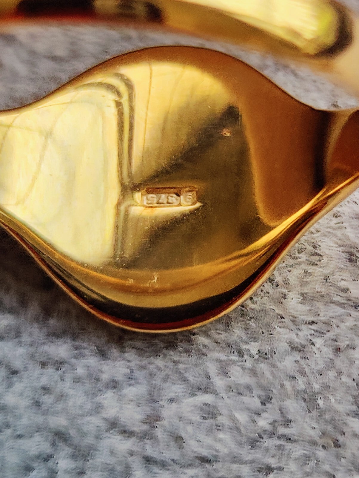 New Solid 9ct Yellow Gold Signet Ring size: U+ Hallmarked 5grams Oval Shape