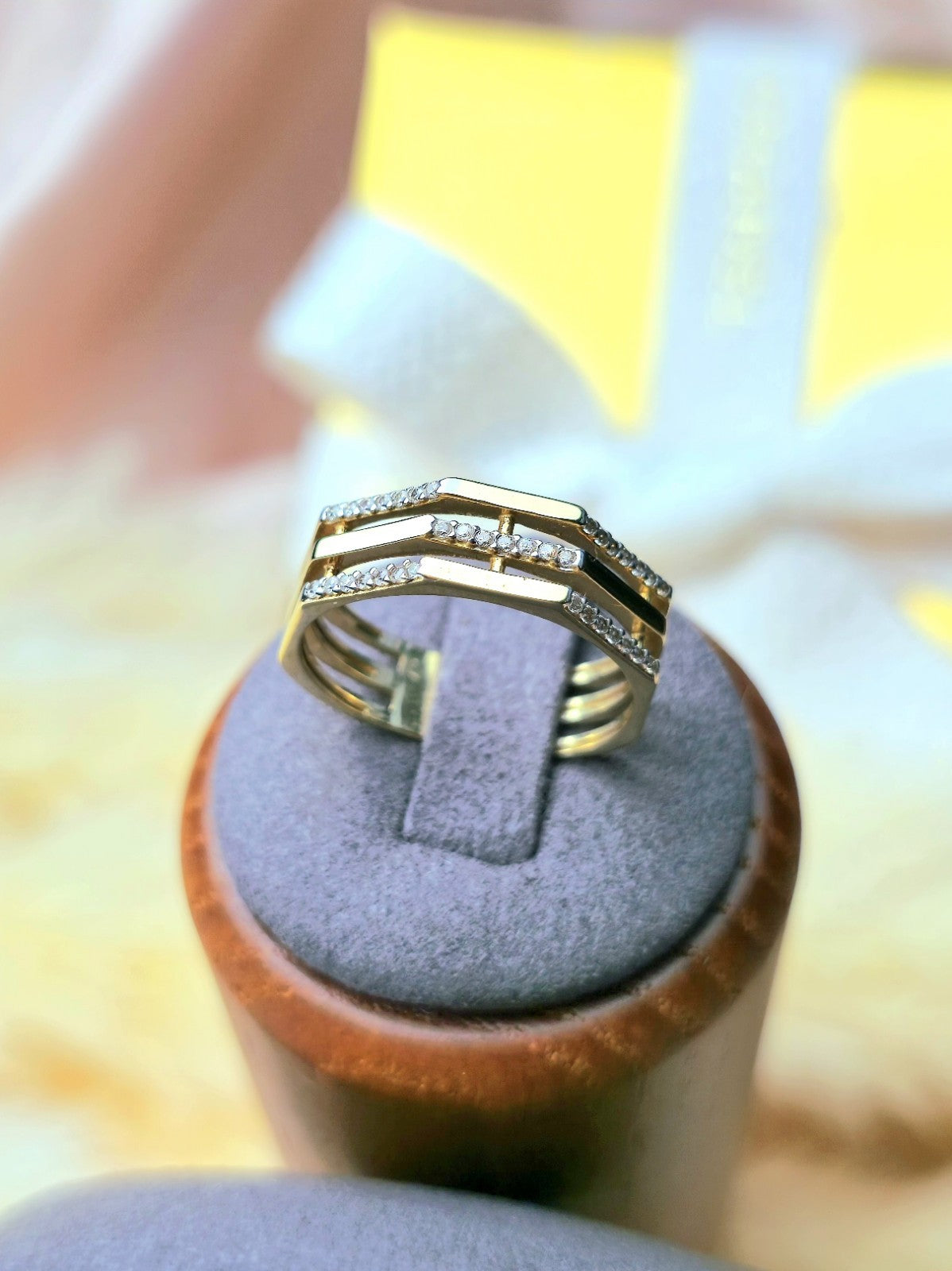 New 9ct Yellow Gold Triple Row Hexagon Shape C/Z Ring size: P see-through Band