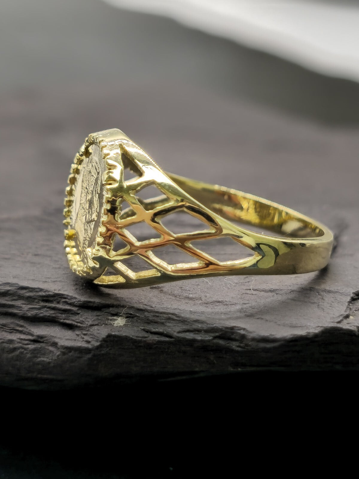 New 9ct Yellow Gold Signet Small Coin-Looking Like Ring size R Pinky Finger 12m