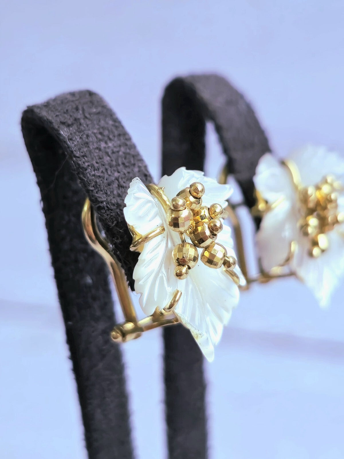 Elegant 18K Yellow Gold Mother Of Pearl Leaf Earrings Studs Omega Clasp Fancy