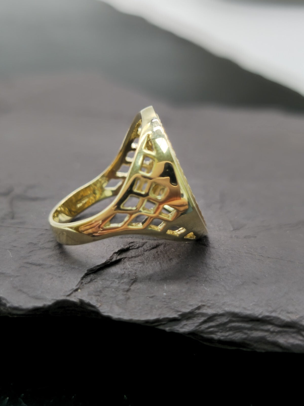 New Solid 9ct Yellow Gold Signet Half Sovereign Coin Ring size K Hallmakerd 19mm