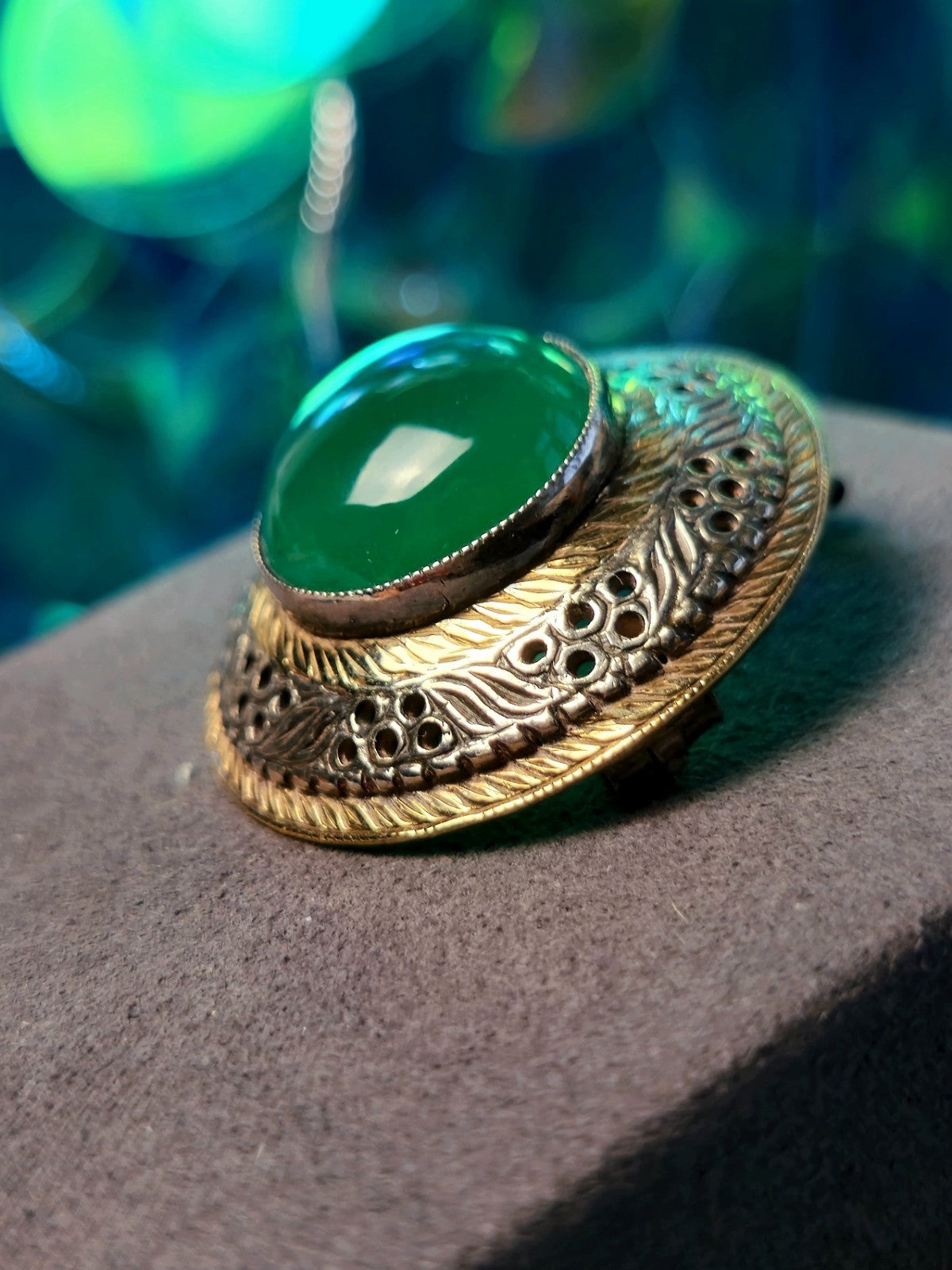 Silver & Gold Vintage Green Cabochon Decorative Brooch Art Deco Hallmarked