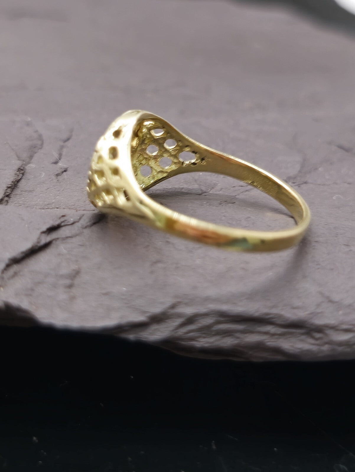 New 9ct Yellow Gold Signet Small Coin-Looking Like Ring size M Pinky Finger