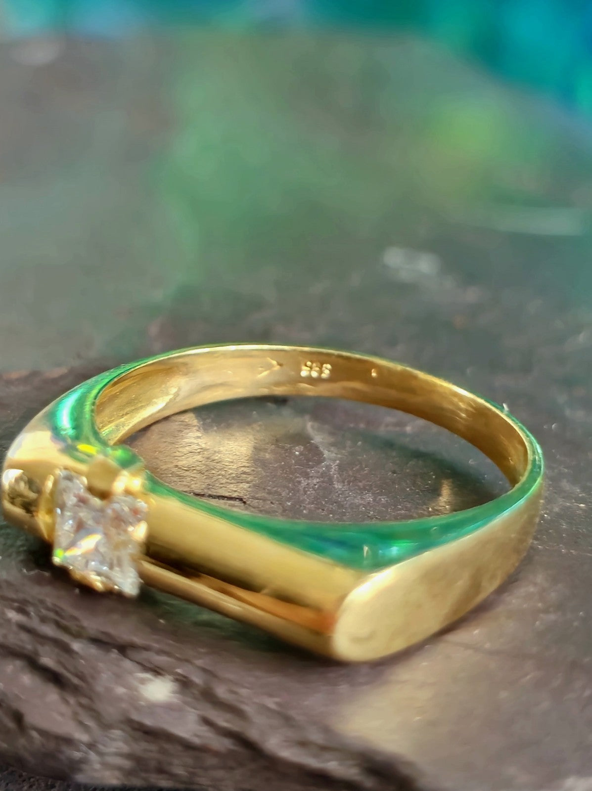 585 Solid 14ct Yellow Gold Signet Ring Size: P Square with Cubic Zirconia 3g