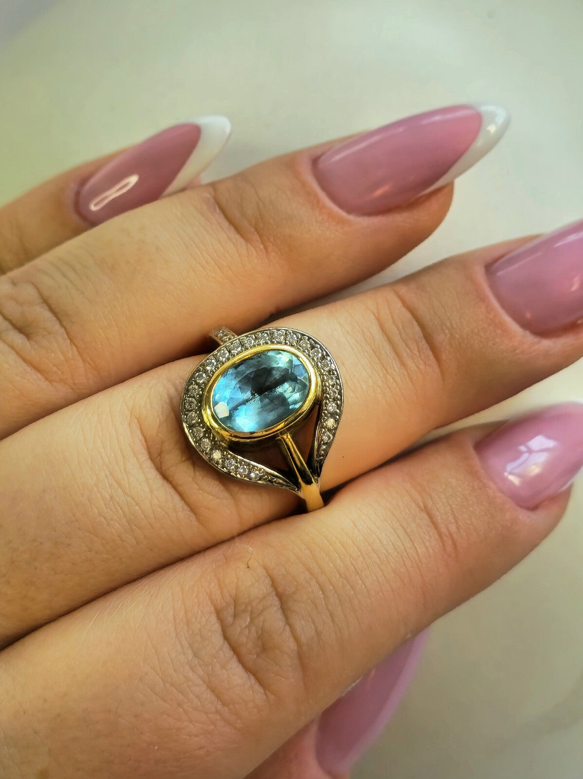 Stunning 18ct Yellow Gold Aquamarine/Diamond Dress Ring Cocktail size M+ Oval