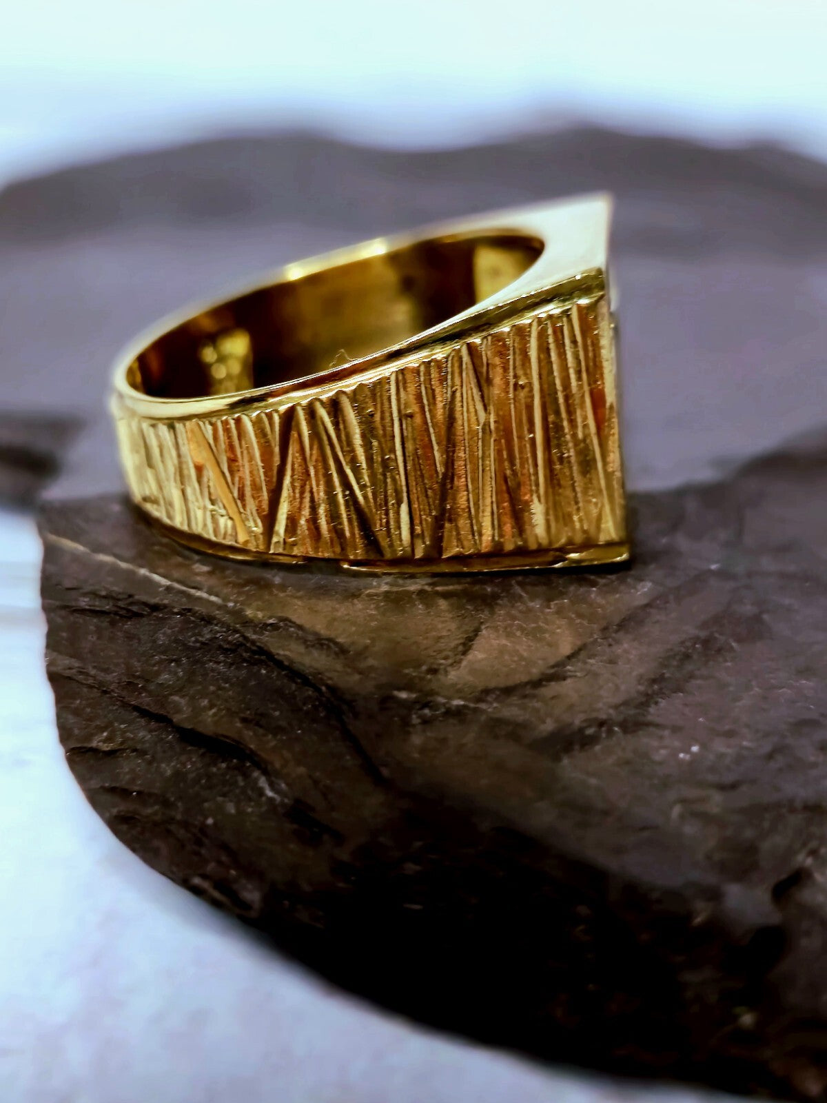 Vintage Solid 9ct Yellow Gold Signet Ring size: T+ Square with Diamond Pattern