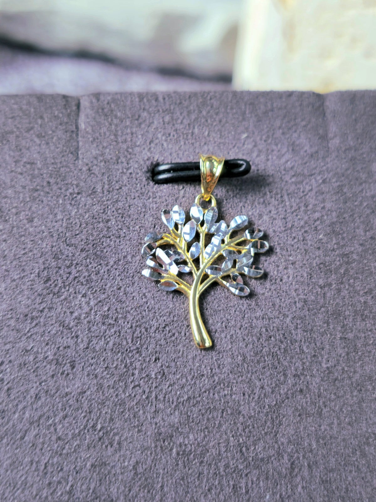 New 9ct Yellow/White Gold Tree of Life Delicate Pendant Diamond Cut Leaves