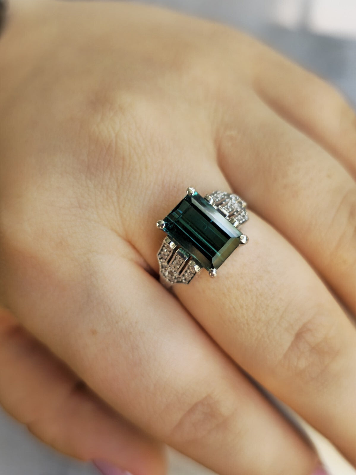 Stunning 18ct White Gold Green Tourmaline/Diamond Dress Ring Cocktail size Q+