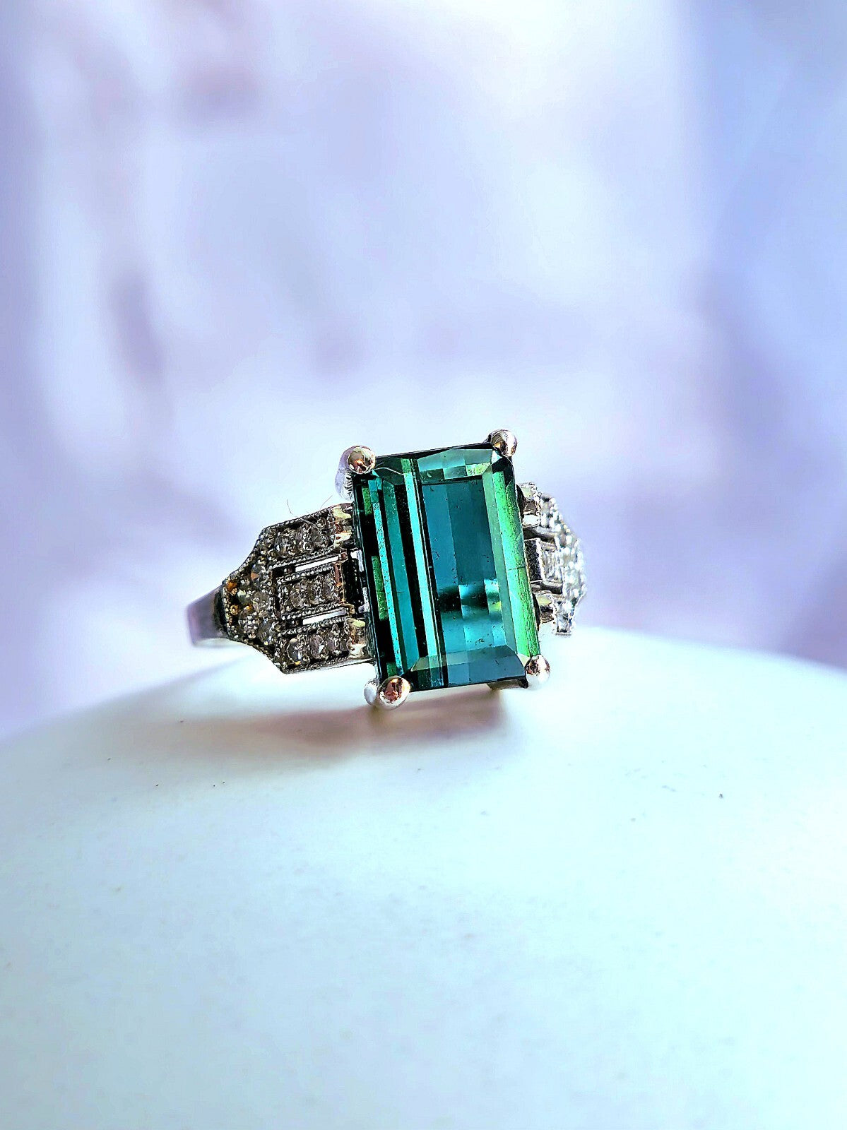 Stunning 18ct White Gold Green Tourmaline/Diamond Dress Ring Cocktail size Q+