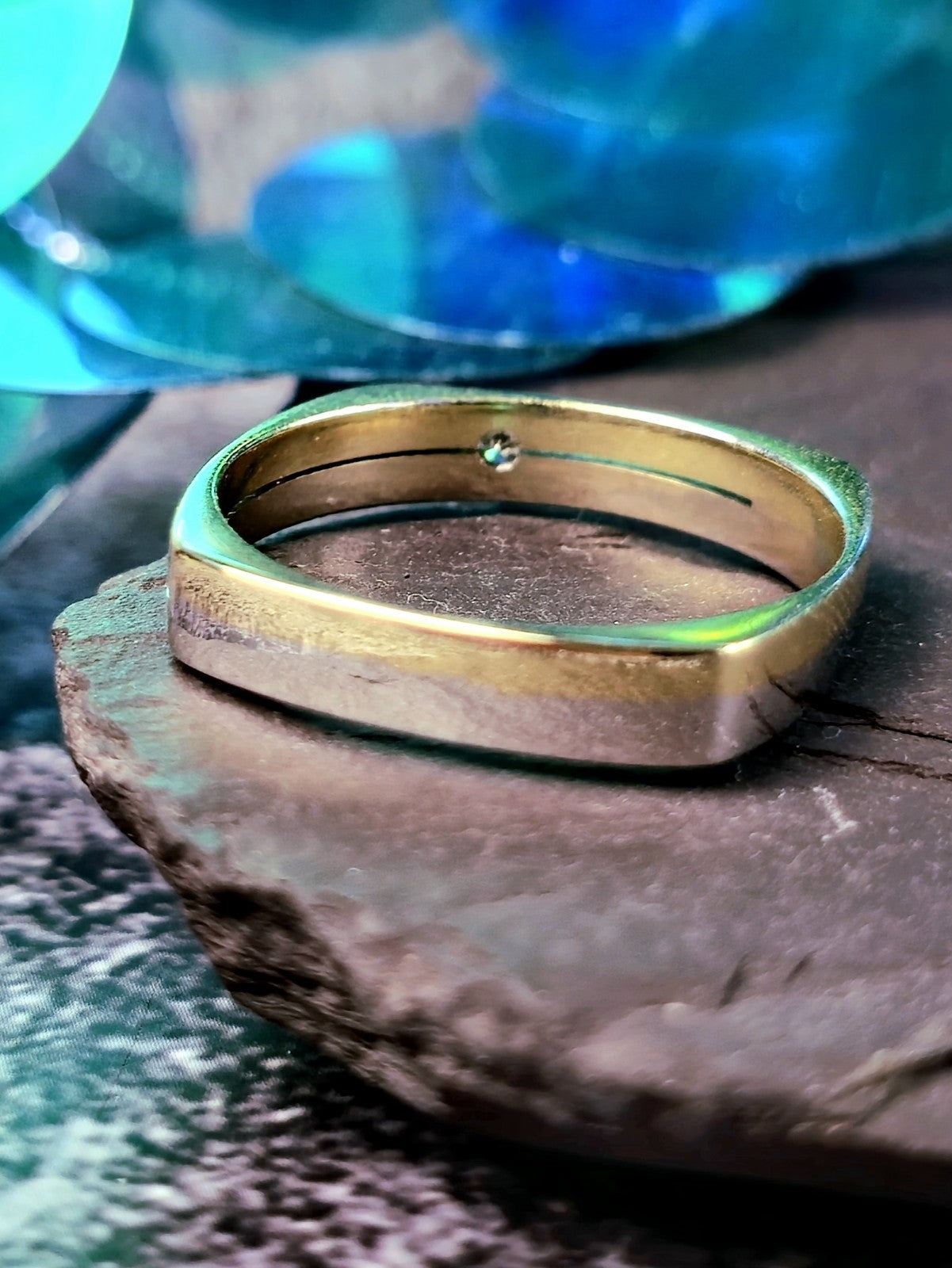 Solid 14ct Yellow/White Gold Square Wedding Band Ring with Diamond size: V Flat
