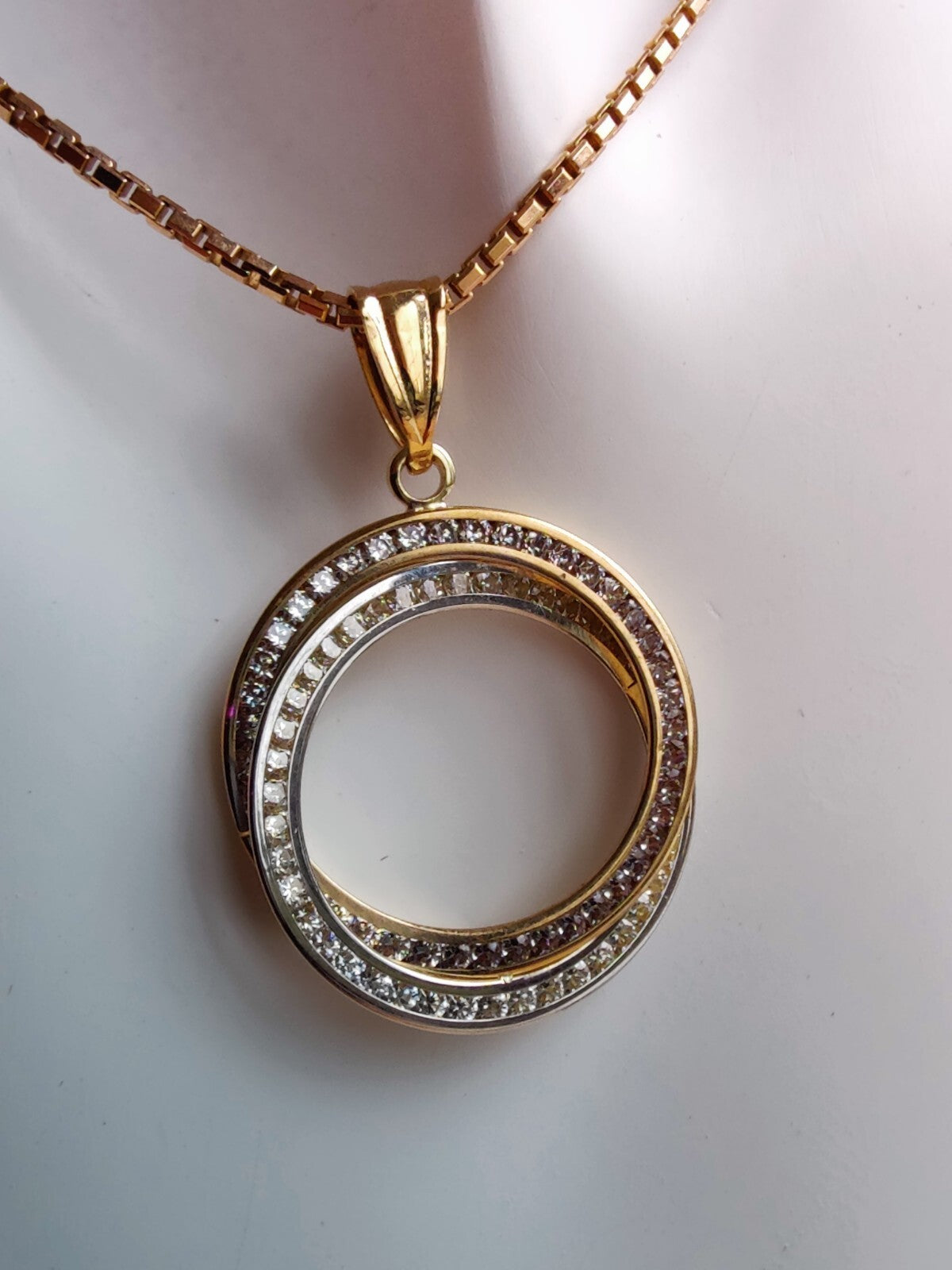New Round Solid 9ct Yellow Gold Cubic Zirconia Pendant Double Twisted Circle CZ