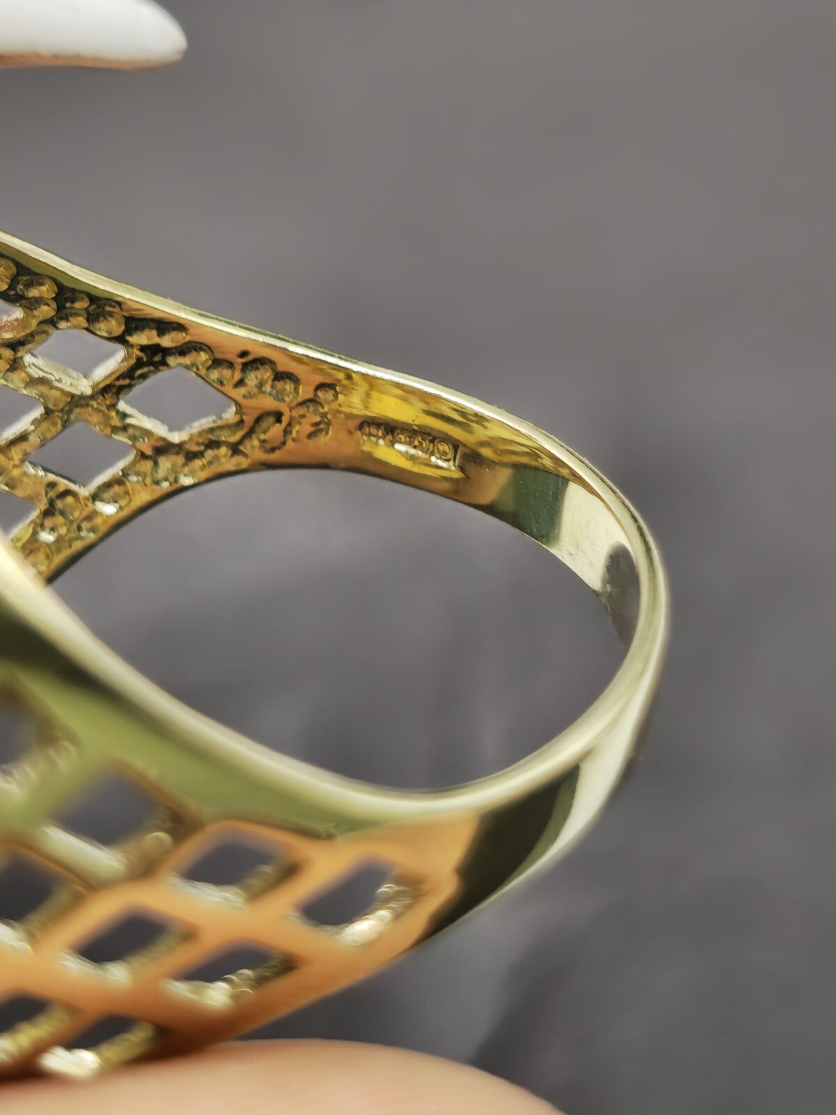 New Solid 9ct Yellow Gold Signet Full Sovereign Coin Ring size V Hallmakerd 24mm