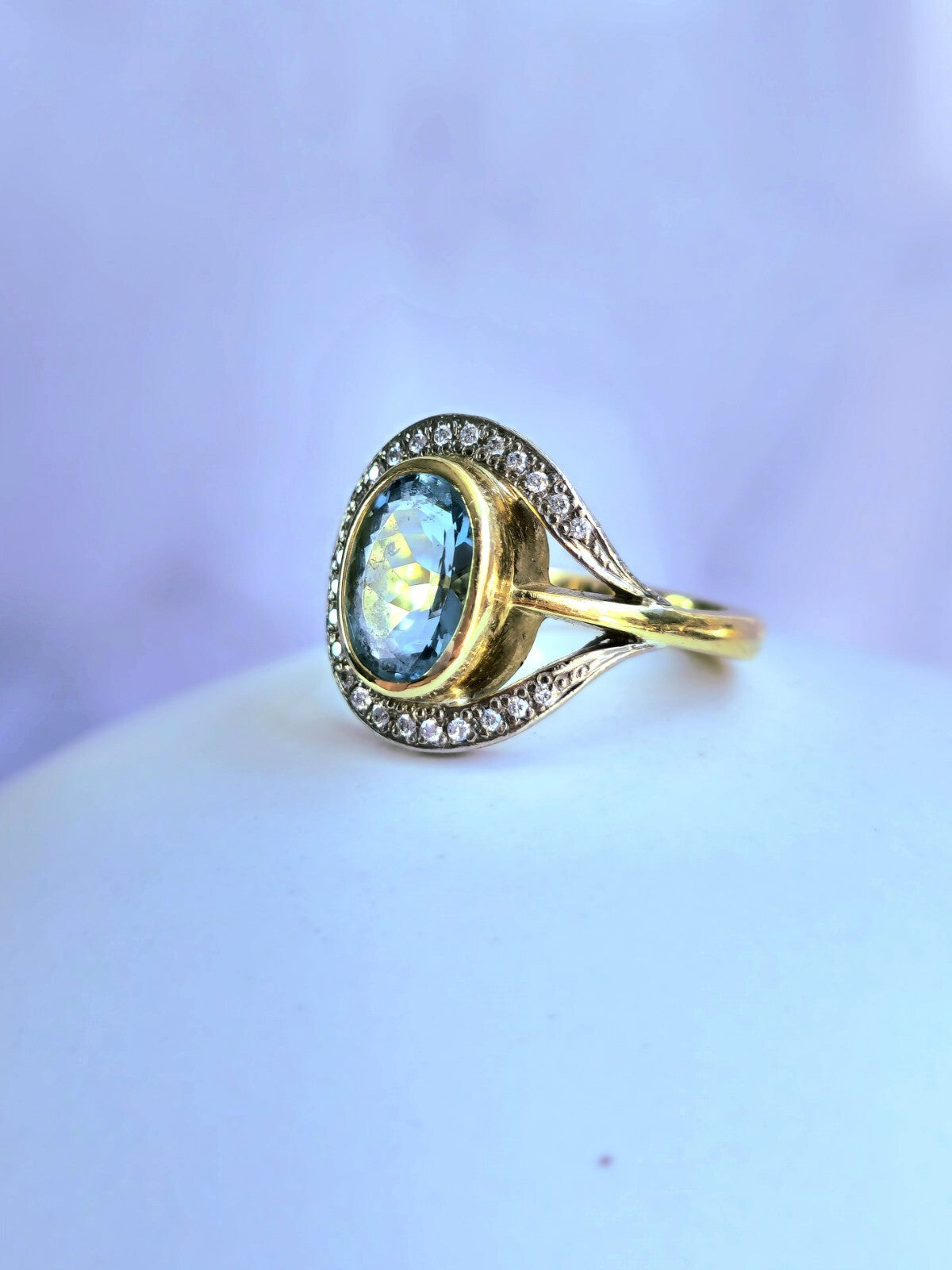 Stunning 18ct Yellow Gold Aquamarine/Diamond Dress Ring Cocktail size M+ Oval