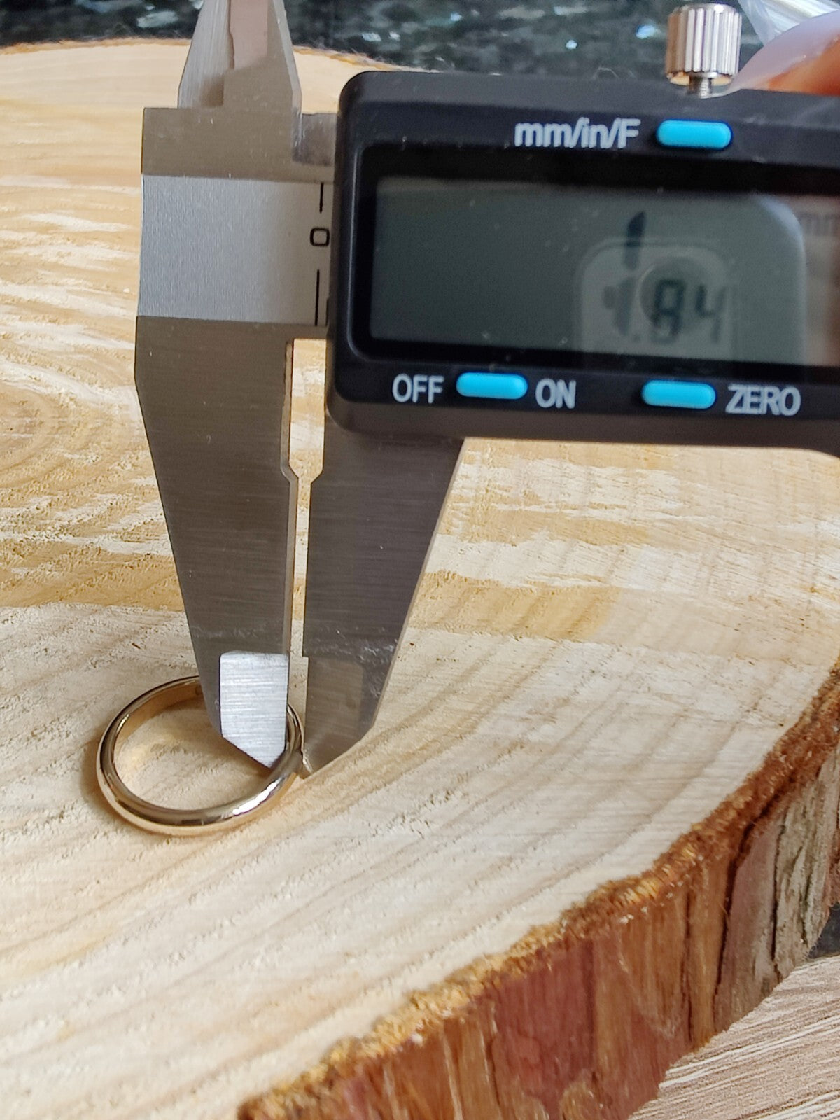 Solid 9ct yellow gold wedding band size M, with lovely engraving and diamond.