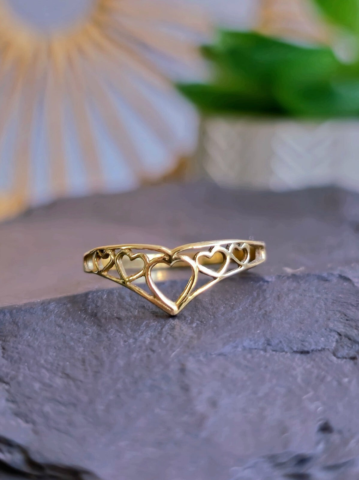 Cute 9ct Yellow Gold Ring With Hearts V Shape Size N Hallmarked
