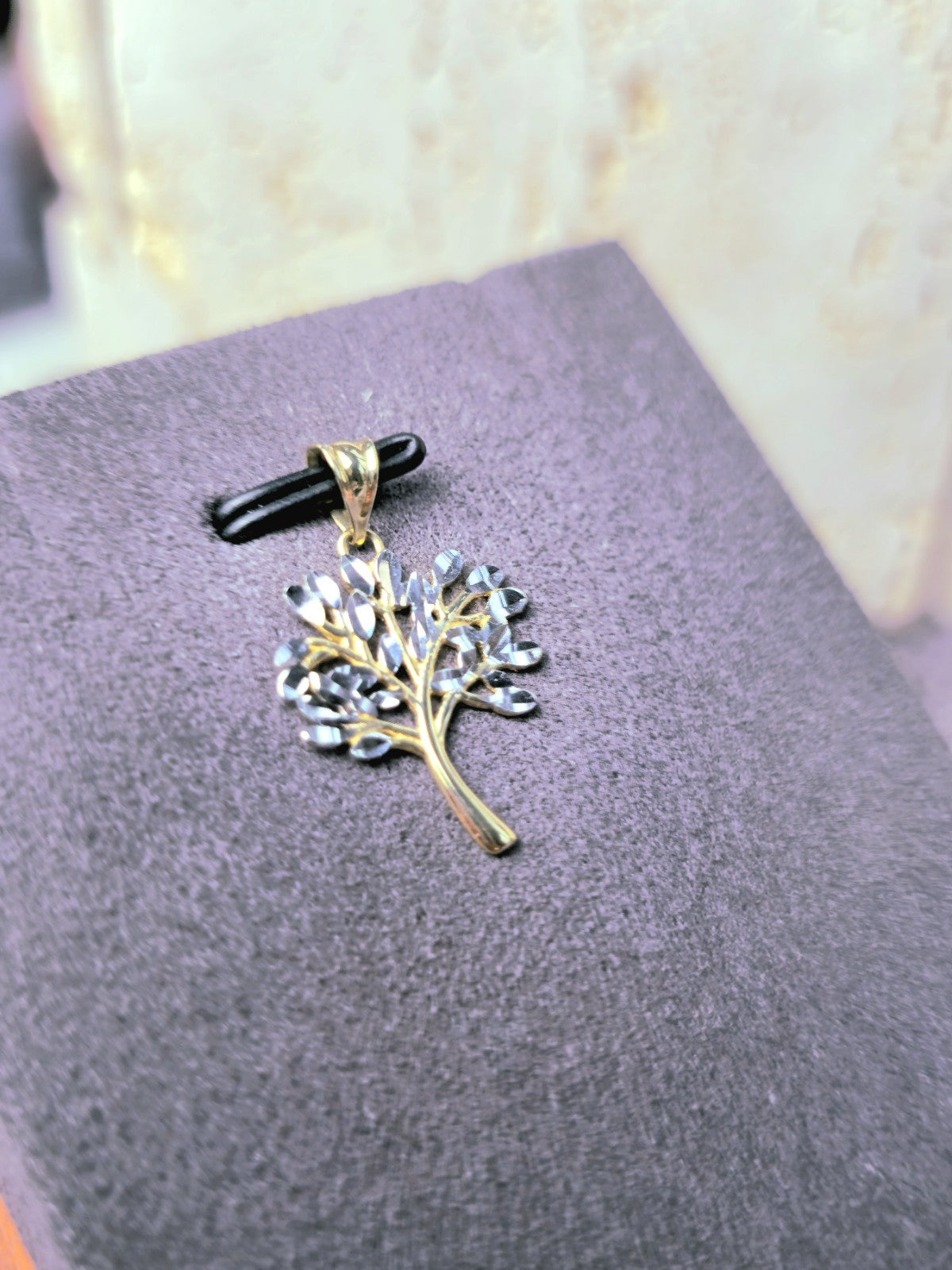New 9ct Yellow/White Gold Tree of Life Delicate Pendant Diamond Cut Leaves