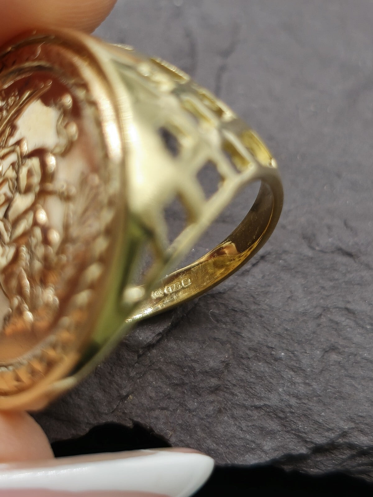 New Solid 9ct Yellow Gold Signet Full Sovereign Coin Ring size L 22mm Hallmarked