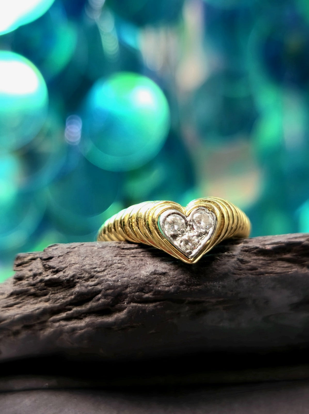 Stunning 18ct Yellow Gold Heart shape with 0.10ct of Diamonds Ring size N+