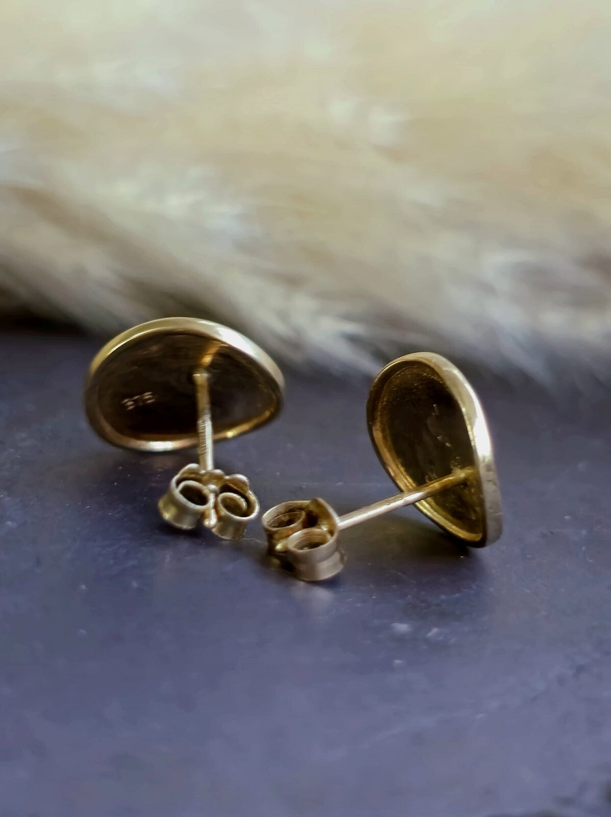 Lovely New 9ct Yellow Gold Round Matt Diamond Earrings Cute Butterfly Everyday