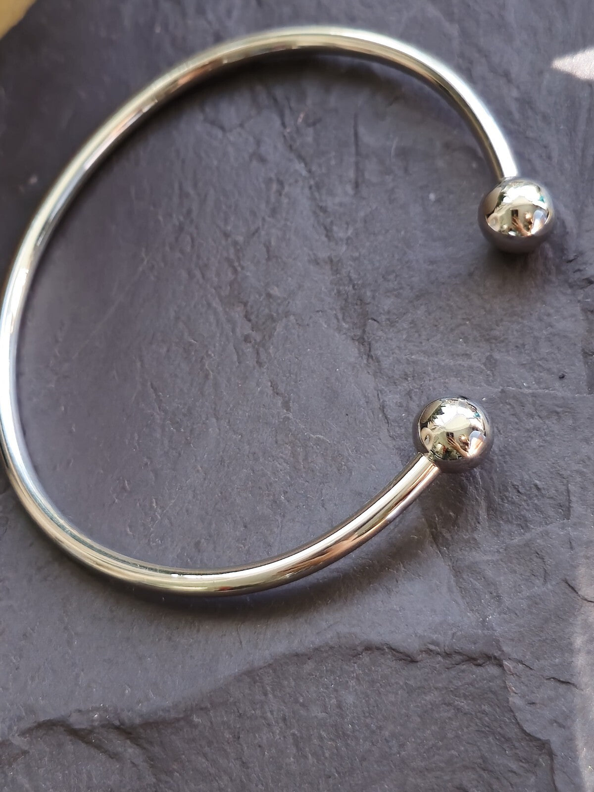 New Solid 9k White Gold TORQUE BANGLE TORQ BALL Open Split BRACELET Hallmarked