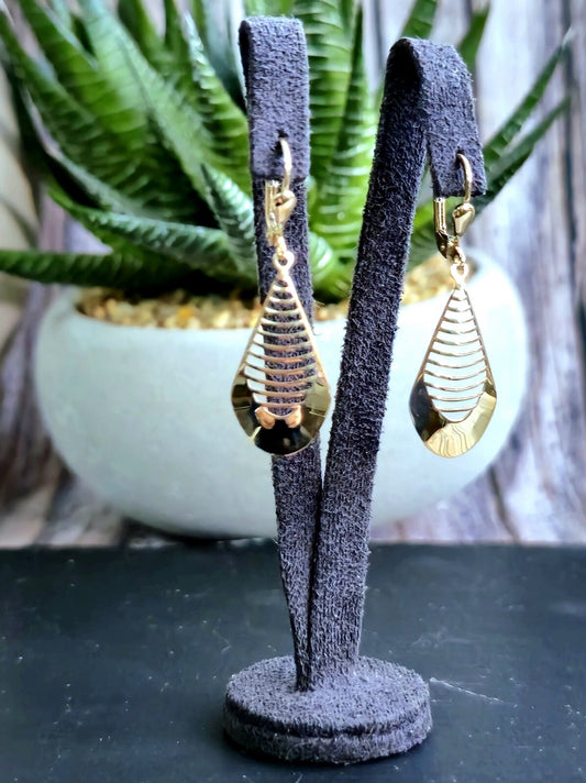 New 9ct Yellow GoldSolid Drop Dangly Earrings Lever back Hallmarked Leaf Pattern