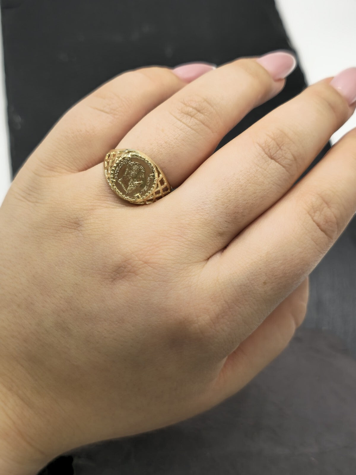 New 9ct Yellow Gold Signet Small Coin-Looking Like Ring size R Pinky Finger 12m