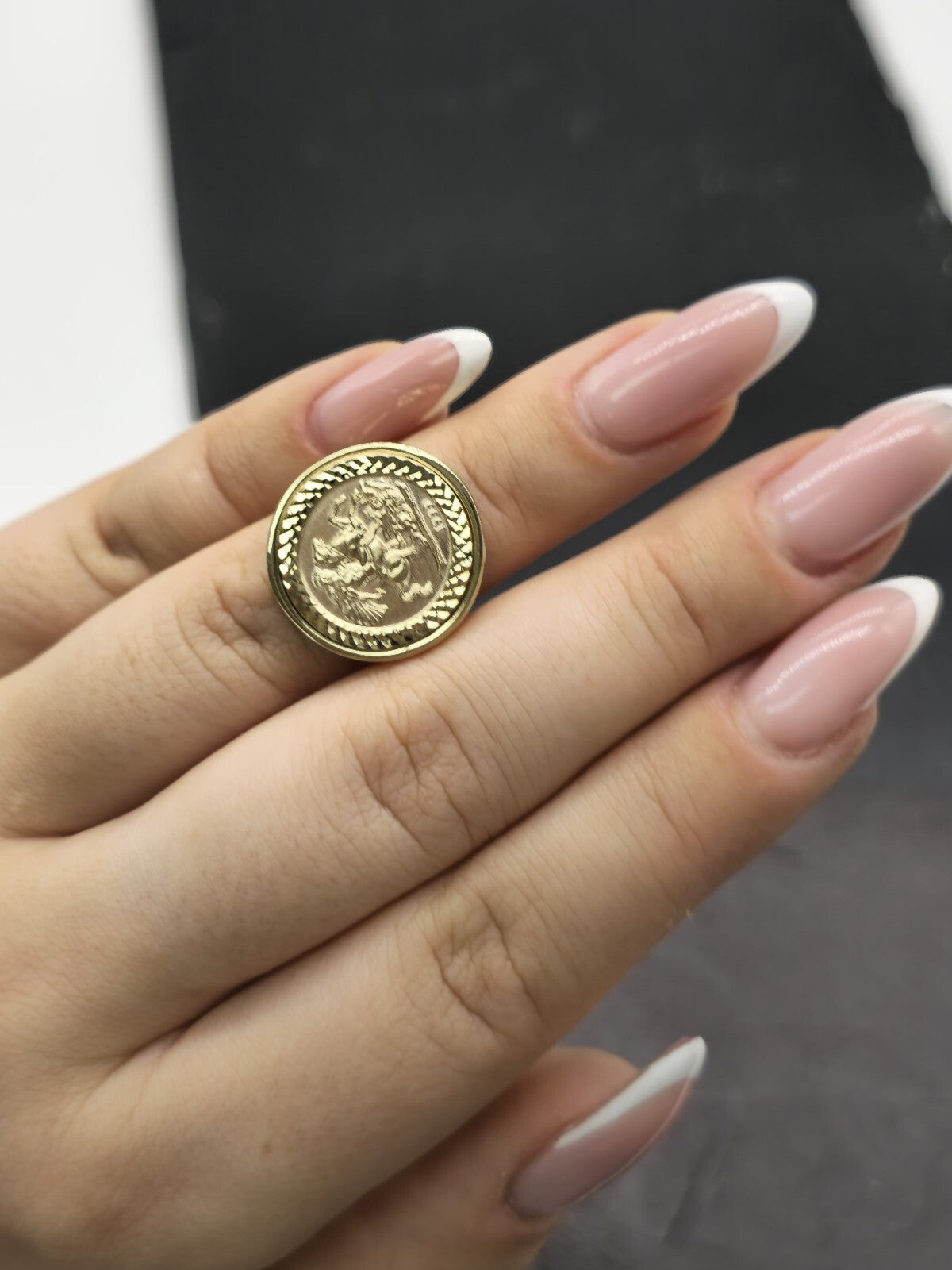 New Solid 9ct Yellow Gold Signet Half Sovereign Coin Ring size K Hallmakerd 19mm