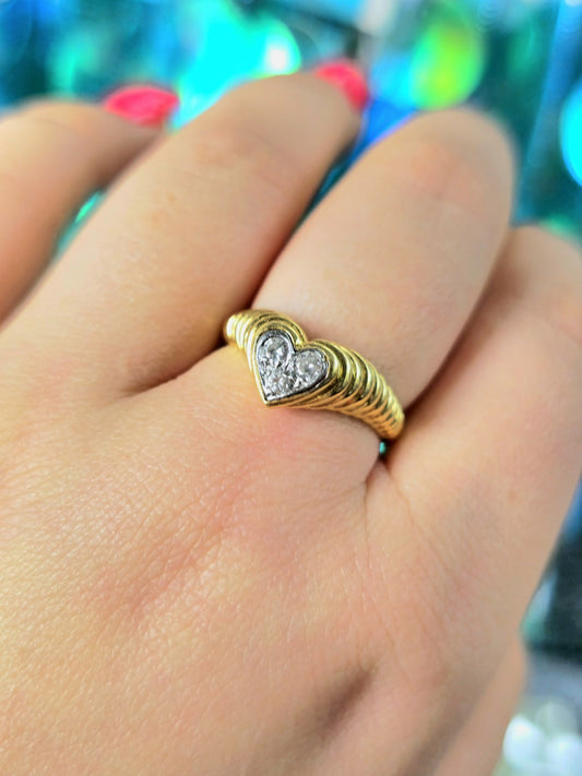 Stunning 18ct Yellow Gold Heart shape with 0.10ct of Diamonds Ring size N+