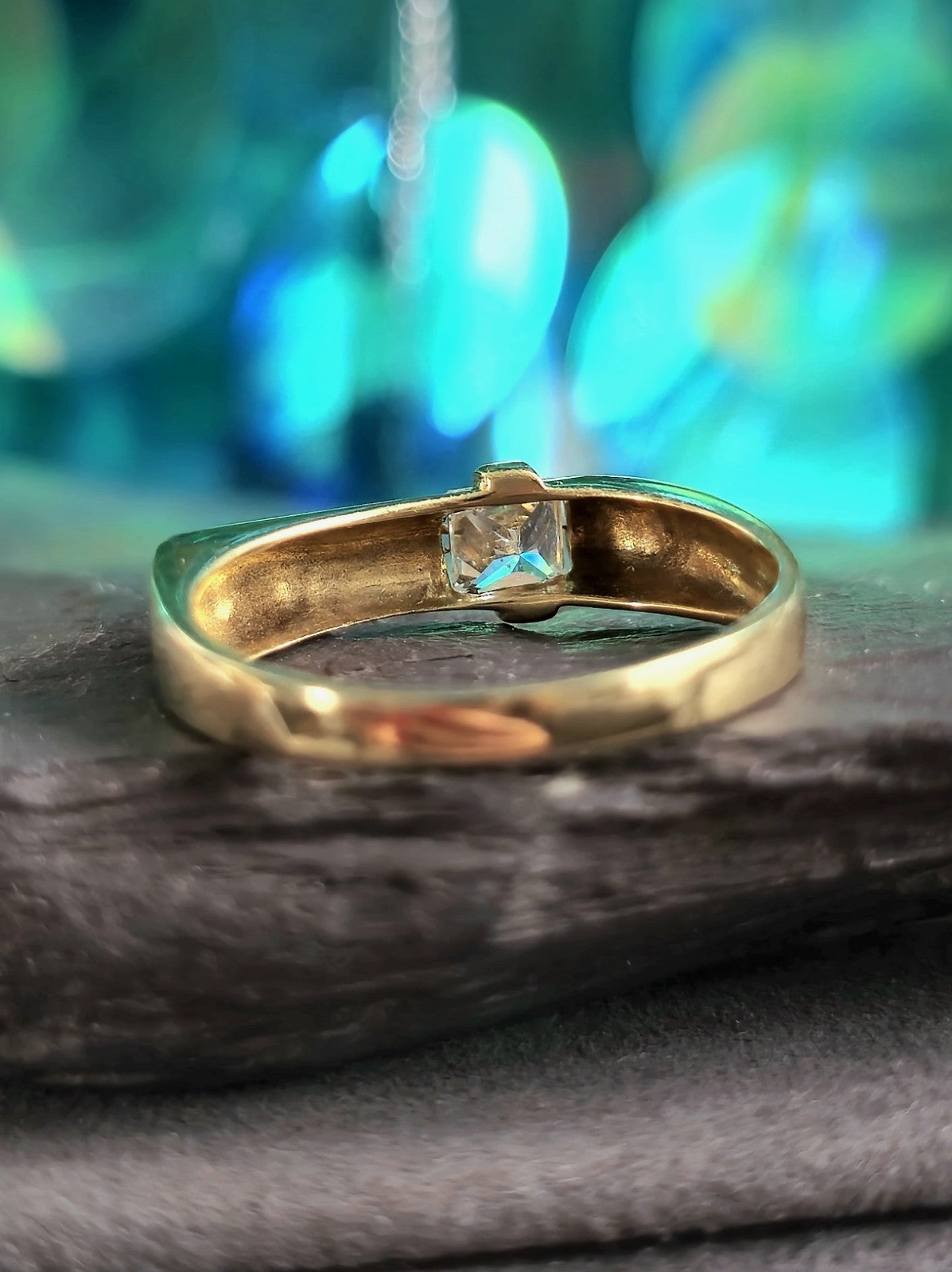 585 Solid 14ct Yellow Gold Signet Ring Size: P Square with Cubic Zirconia 3g