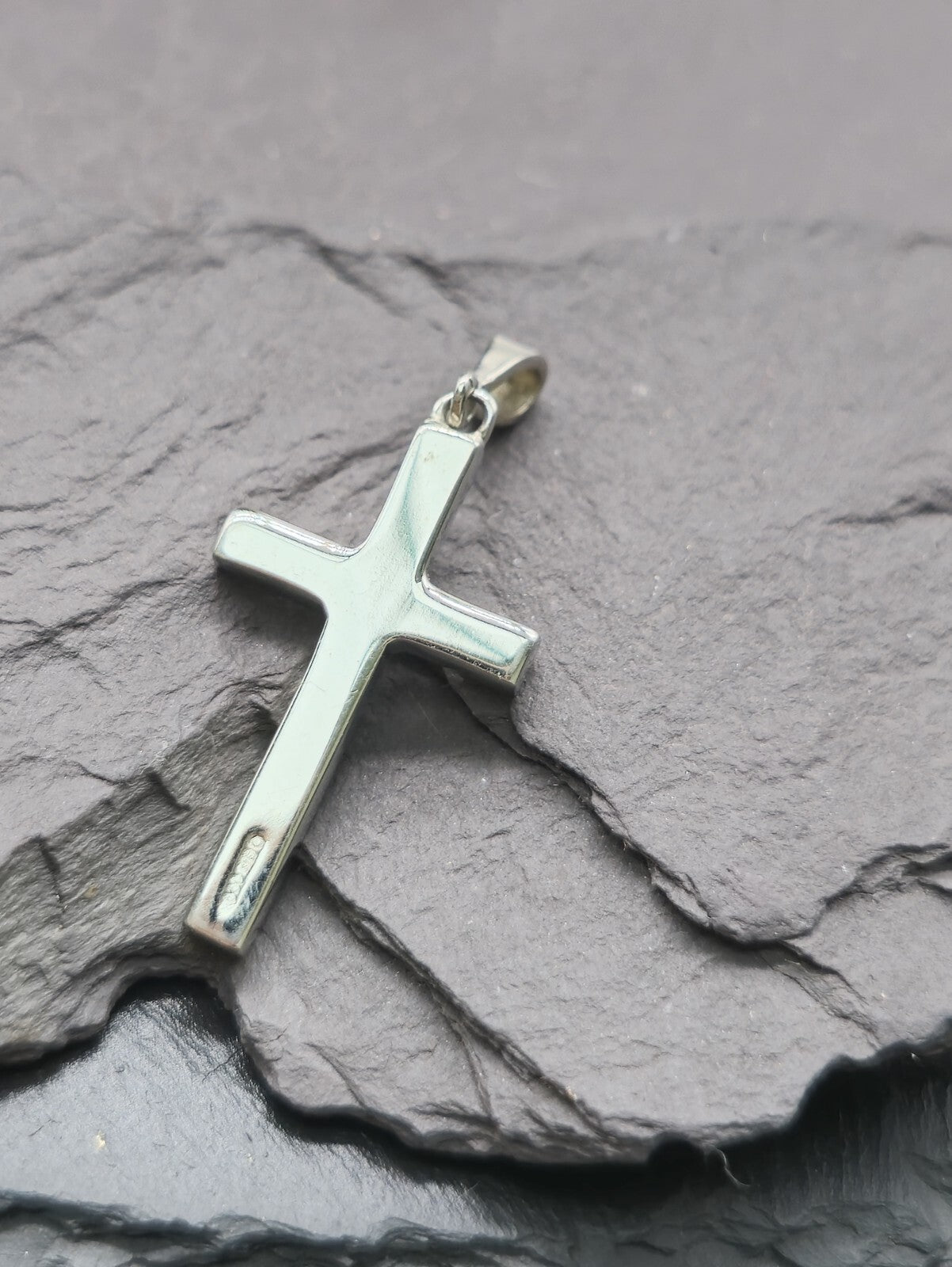 New Solid 9ct White Gold Plain Cross Simple 3D Cube Thick 32mm x 15mm Hallmarked