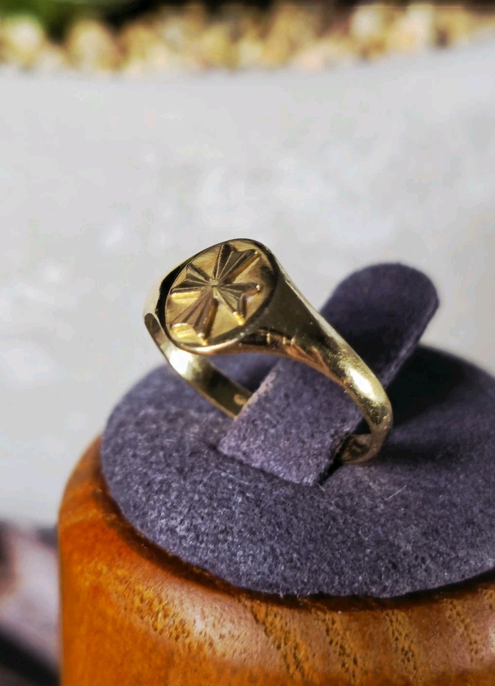 Solid 18ct Yellow Gold Signet Ring size: L Oval Shape Cross Pinky Finger Ring