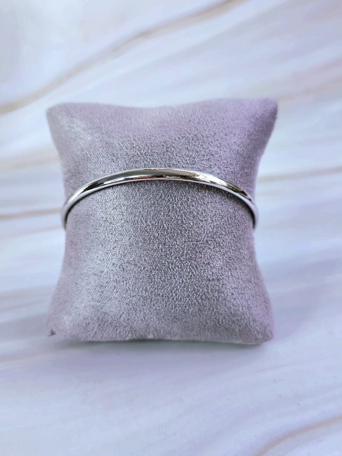 New 9ct White Gold Round Bangle Stacking 375 BRACELET Lovely 4mm 70mm diameter
