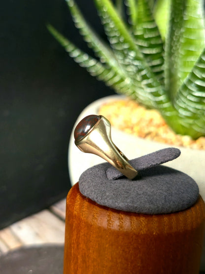 Cute Solid 9ct Yellow Gold Red/Green Onyx Ring Oval Cabochon size 'I' Signet