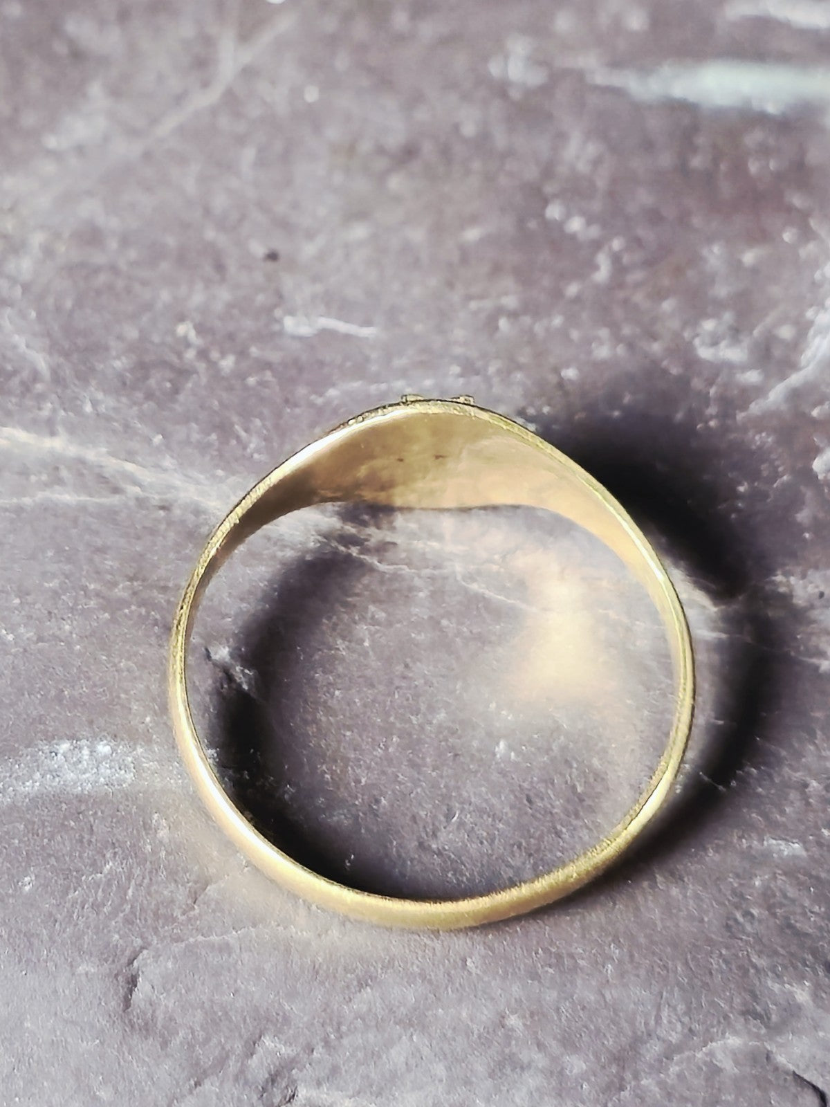 Solid 18ct Yellow Gold Signet Ring size: L Oval Shape Cross Pinky Finger Ring