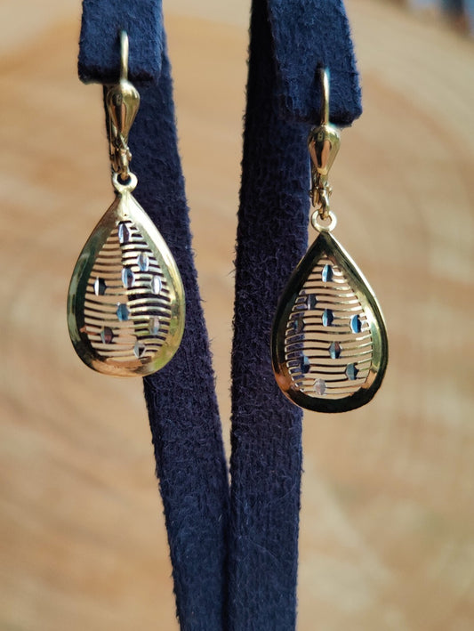 9ct Yellow Gold Drop Dangling Earrings Leverback Hallmarked Pear Shape Lovely 