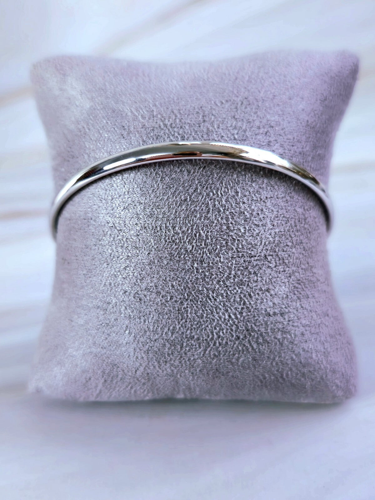 New 9ct White Gold Round Bangle Stacking 375 BRACELET Lovely 4mm 70mm diameter