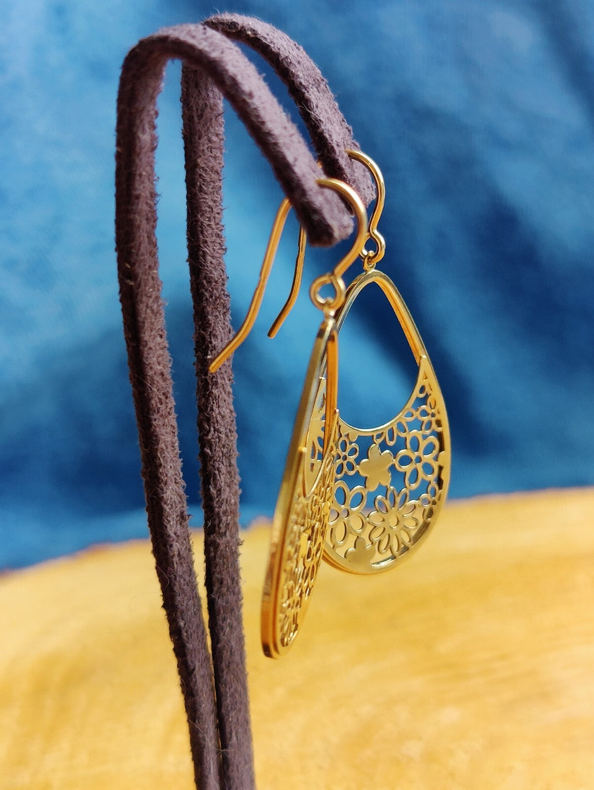 NEW 9ct Gold Yellow Gold Hook Decorative Earrings Flowers Pattern Hallmarked