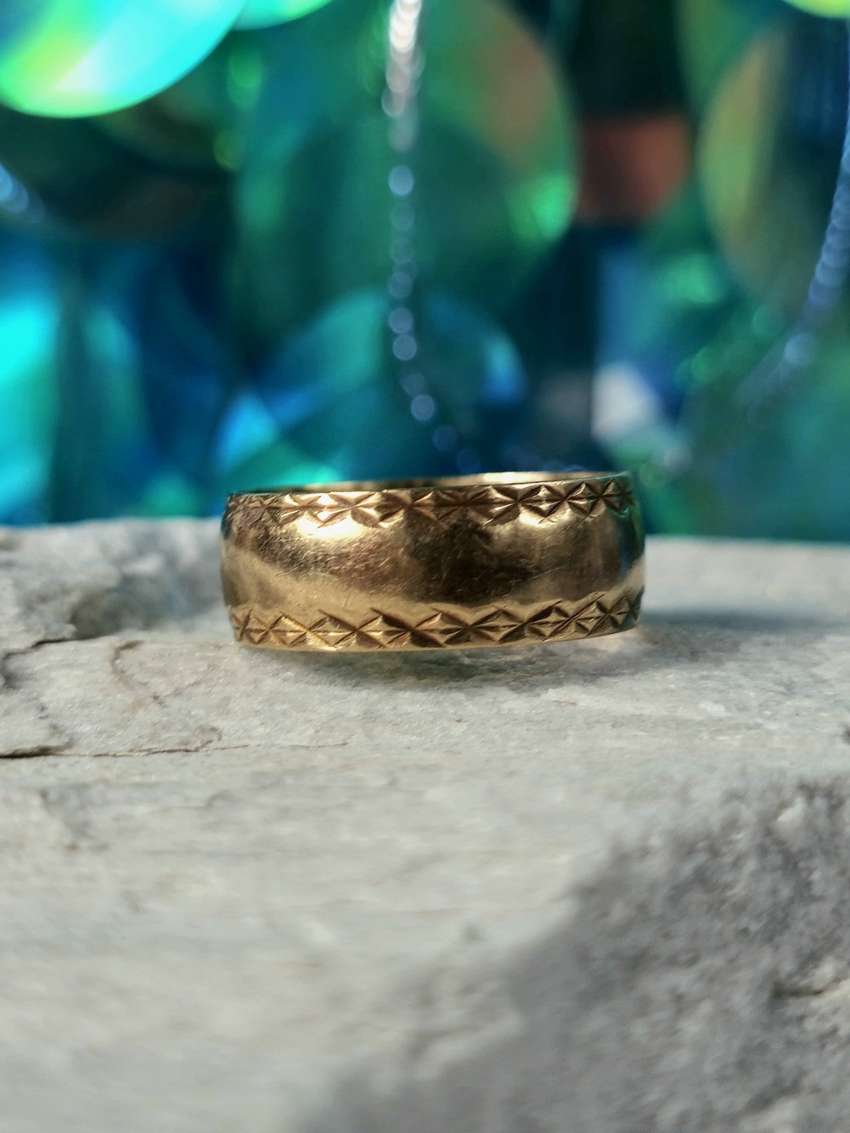 Solid 9ct Yellow Gold Wedding Band Ring with Pattern 7mm wide size: N 4grams