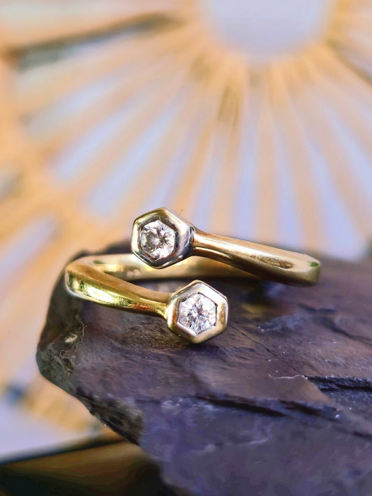 Lovely 9ct Yellow Gold Split Ends Ring With 2 Diamonds Size P Thick Shank Wrap