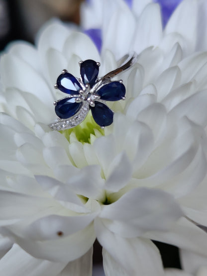 Absolutely Stunning 9ct White Gold Sapphires and Diamonds Flower Ring size P+