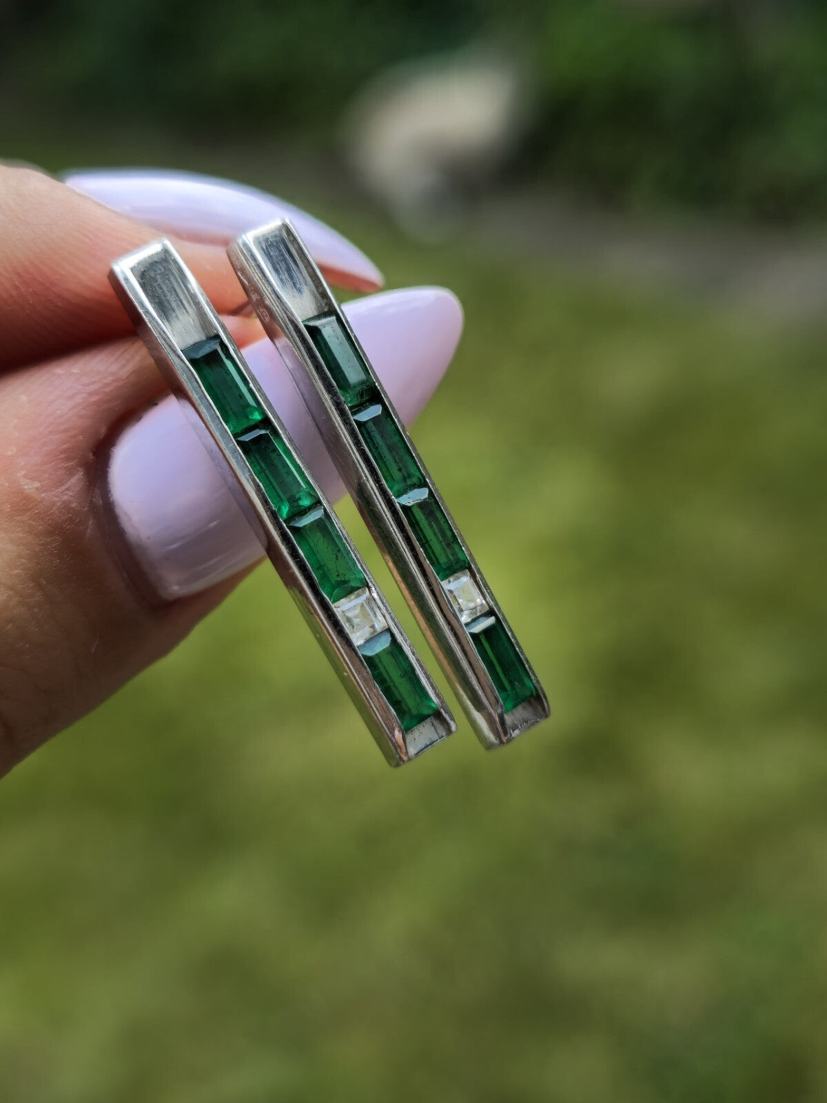 Solid 18K (750) White Gold Stud/Drop Earrings Long Green Stones 5.5grams