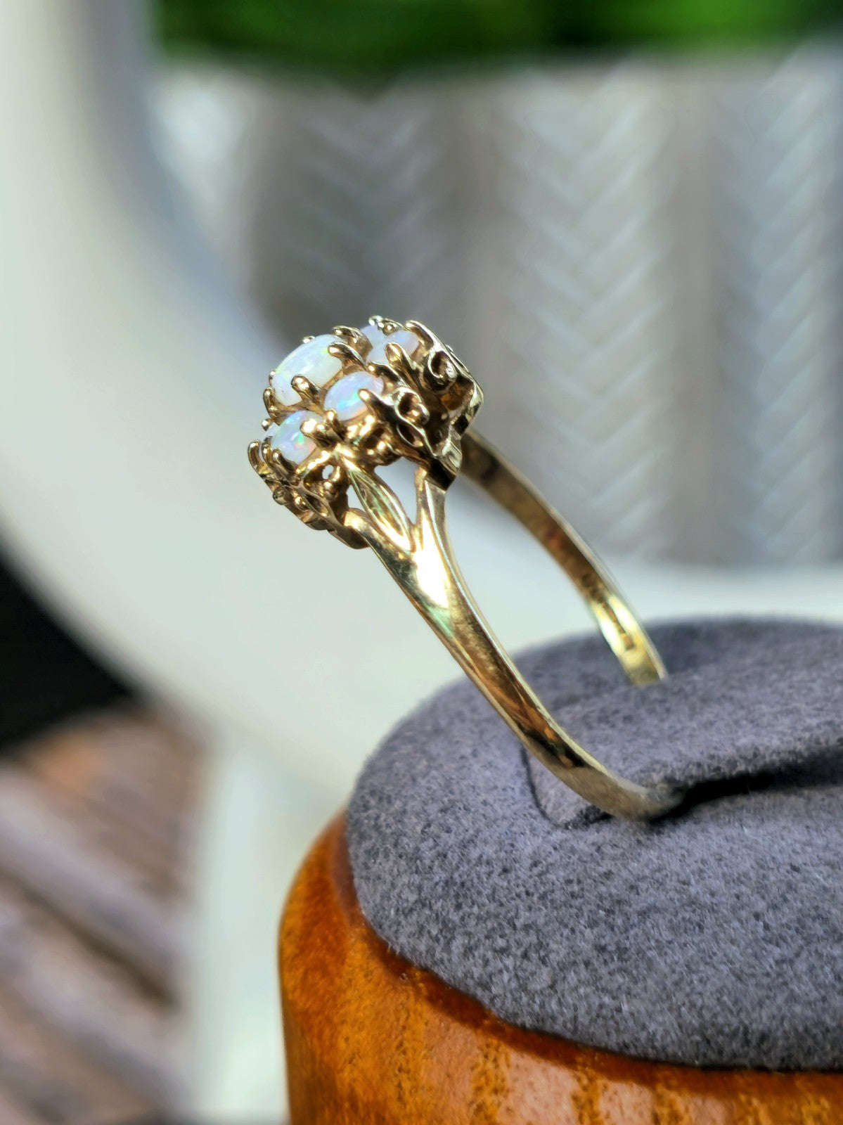 Lovely 9ct Yellow Gold Flower Opal Ring Cluster Prong Set Size N Hallmarked