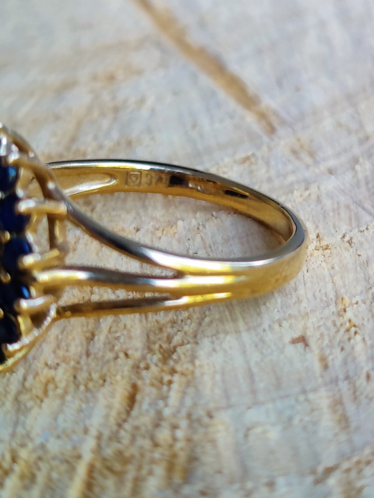 Amazing Stunning 9ct Yellow Gold Sapphire/Diamond Flower Ring Cocktail size S+