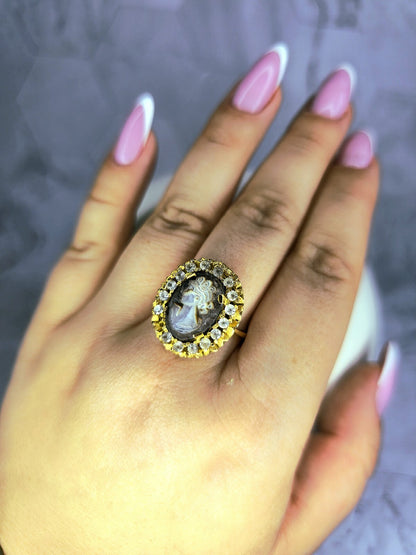 Lovely Vintage 18k Yellow Gold (750) Cocktail Ring Cameo Lady Halo 6.7g size R