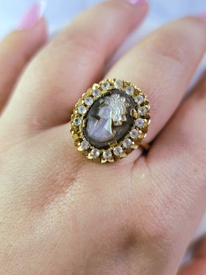 Lovely Vintage 18k Yellow Gold (750) Cocktail Ring Cameo Lady Halo 6.7g size R