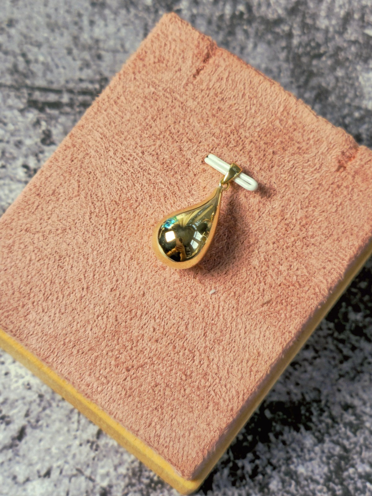 New 9k Yellow Gold Pendant Bottega Fashion Popped Teardrop with Loop Pear Shape