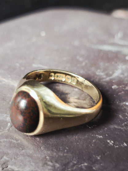 Cute Solid 9ct Yellow Gold Red/Green Onyx Ring Oval Cabochon size 'I' Signet