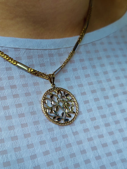 Beautiful Solid Gold 9 Carat Yellow & White Leaf Diamond Cut Pattern Pendant